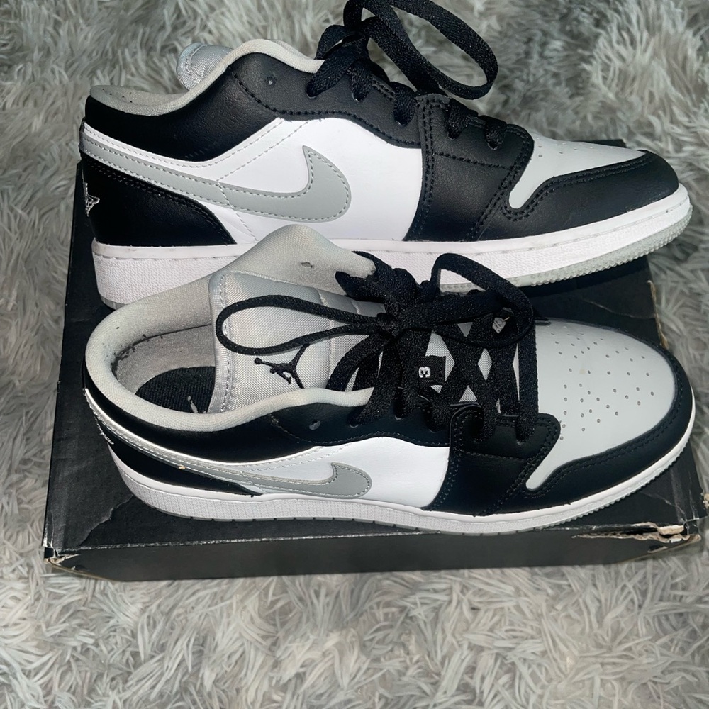 Air Jordan 1 Low GS in Light Smoke grey kids size 6 1/2 or women’s size 8